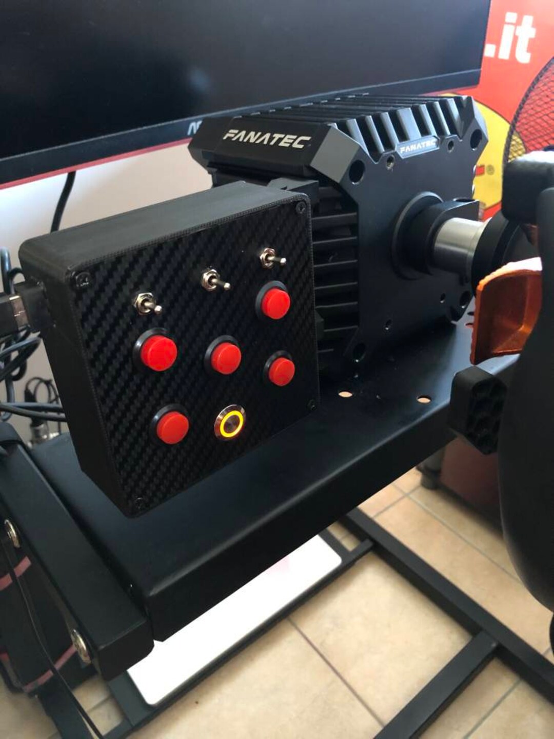 DSD ボタンボックス　新品未使用　シムレース　fanatec 等に。 RSeat Europe SimracingDSD Button Box Pack for Fanatec CSL