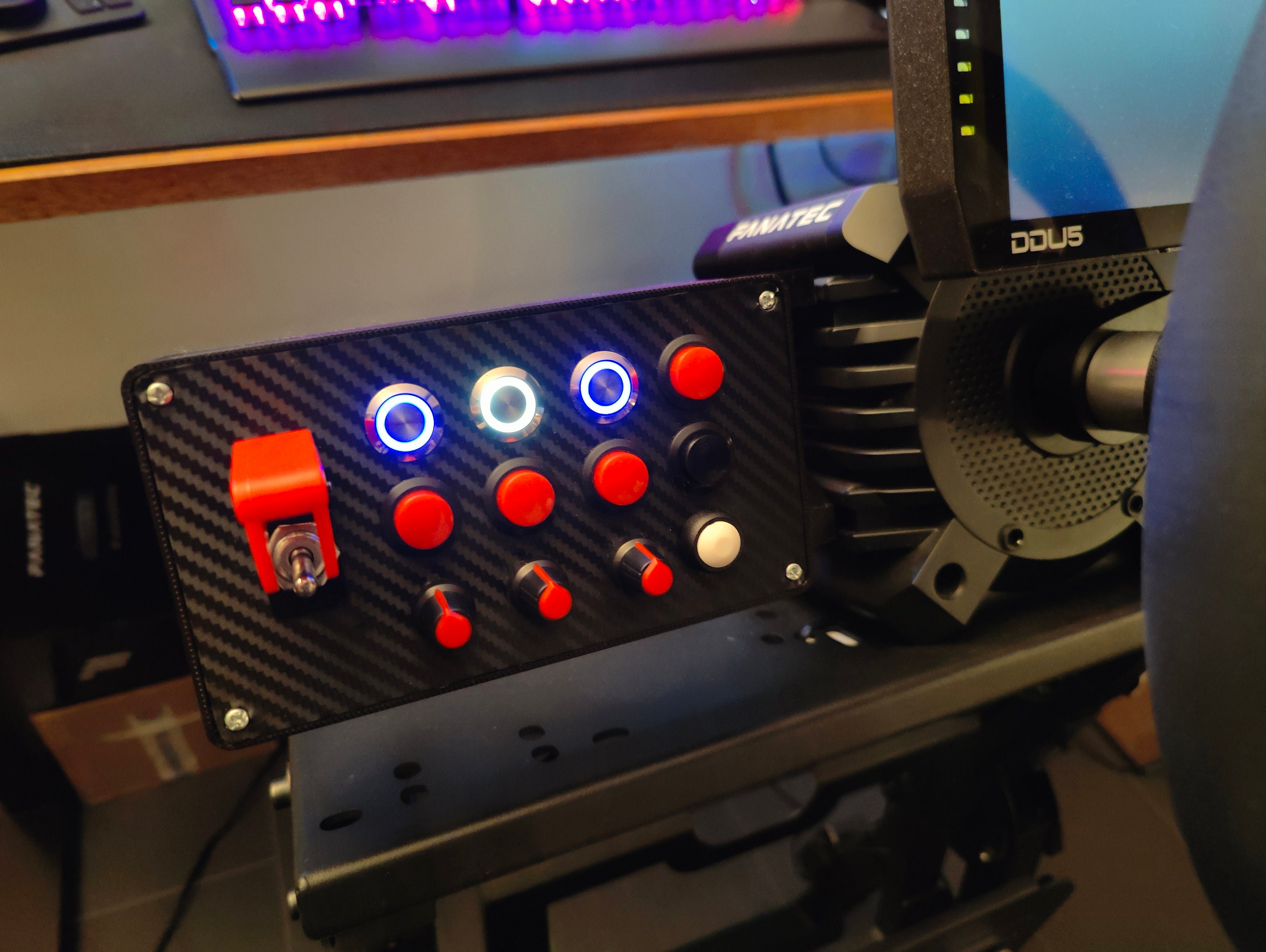 PCシムレース用ボタンボックス（カーボン、突起） PCシムレース用ボタンボックス（カーボン、突起） - メルカリ