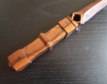 Varita tallada a mano de brujas o magos. Varita enana con Runas. Hecho de madera de hierro. Varita inspirada en la película.