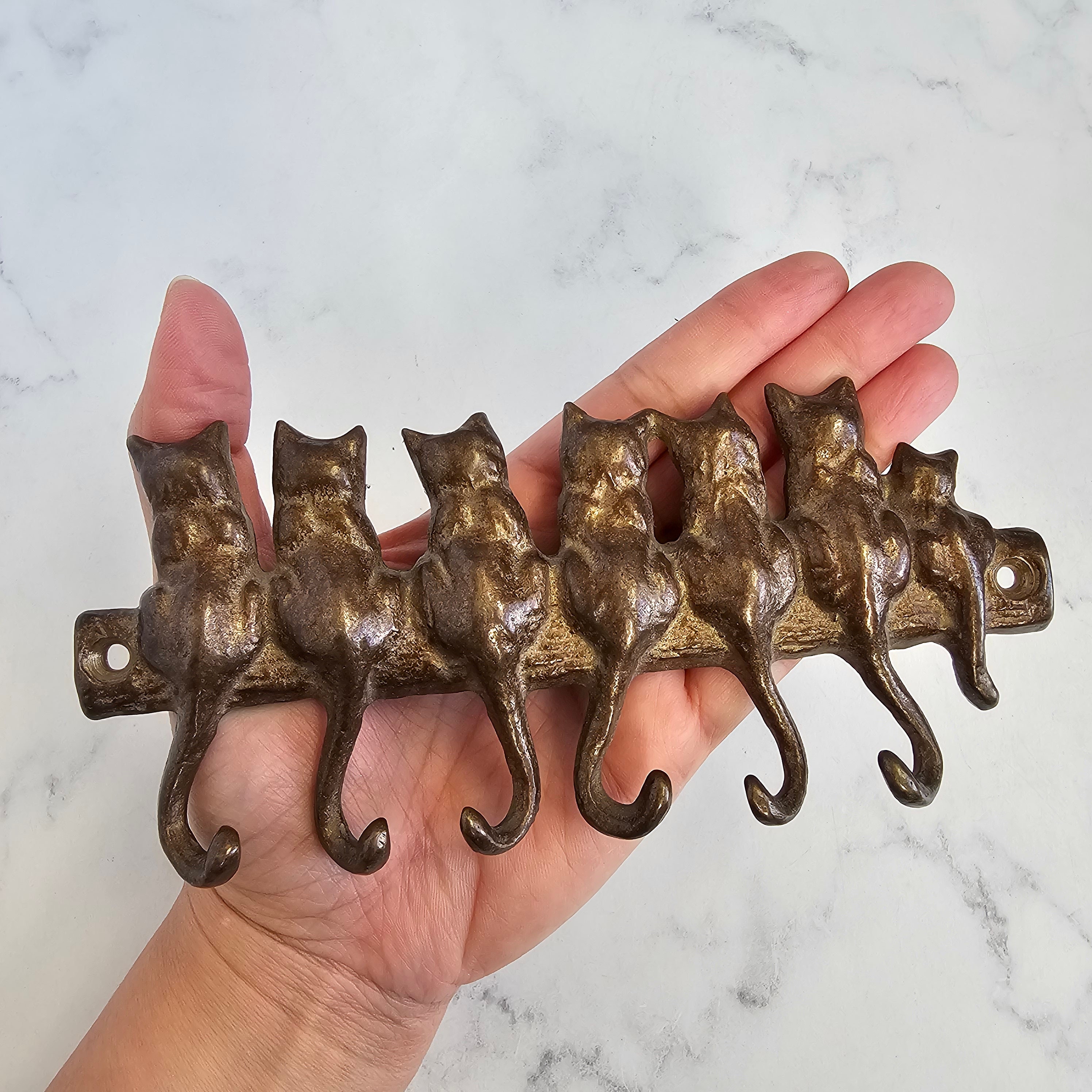 Cat tail key clearance holder
