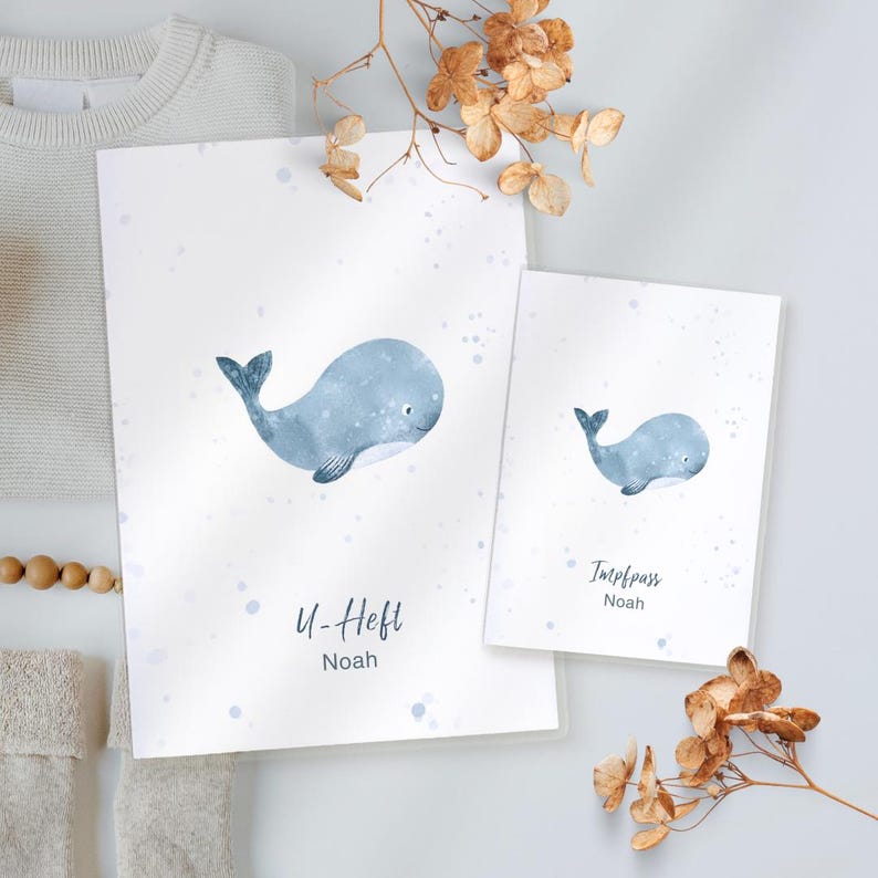 Funda de libro de registro de bebé personalizada con nombre, diseño de ballena, funda de registro de vacunación, funda de folleto de exámenes, regalo de bebé para nacimiento, regalo de baby shower imagen 1