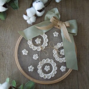 Rustic wedding ring holder with crochet appliques on organza tulle on embroidery loom zdjęcie 4