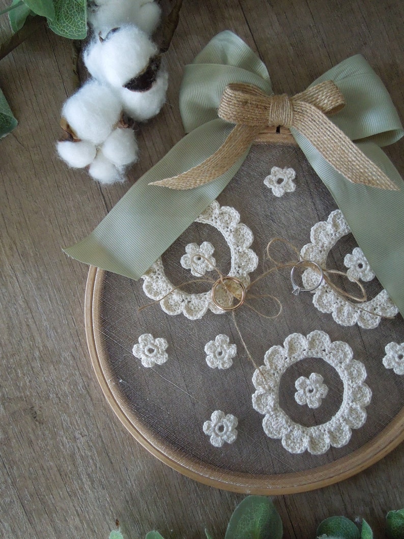 Rustic wedding ring holder with crochet appliques on organza tulle on embroidery loom zdjęcie 5