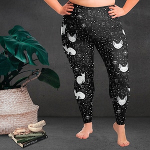 Chat solaire blanc sur fond noir | Leggings grande taille 2X-6X | Sorcière, gothique, céleste, chat sphynx solaire, mystique, cristal, livre de sorts, cartes de tarot