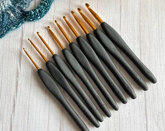 BLACK CROCHET HOOKS, Set of 9 2mm to 6mm, Crochet Hook Set, Crochet Tools & Supplies, Golden Aluminum Hooks, Soft Grip Handles, Gift Set