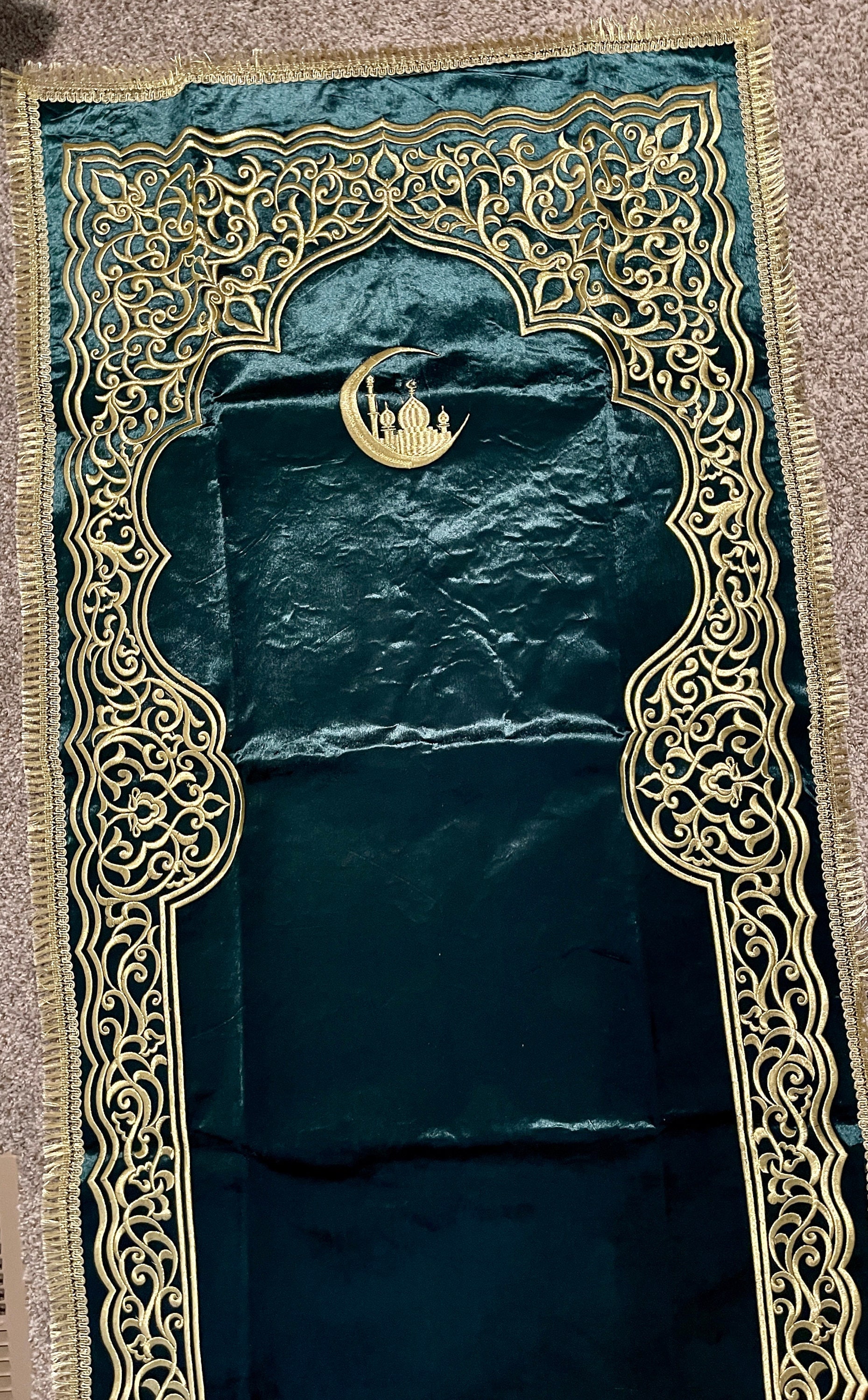 TheSajadah Tapis de prière Musulman en velours vert foncé kabah arabesque à  motif de fleurs 28 x 43,3 po (70 x 110 cm) grand tapis Sajjadah Ja Namaz  pour hommes ou femmes - Wayfair Canada