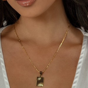 Stunning Gold Sunburst Boho Necklace - Minimalist Sun Necklace - Figaro Chain - Gold Filled - Gift for Women  - Anniversary Birthday Gift