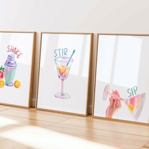 Kolorowe szklanki do martini, zestaw trzech sztuk na ścianę, minimalistyczny wózek barowy, modna sztuka cyfrowa na koktajle