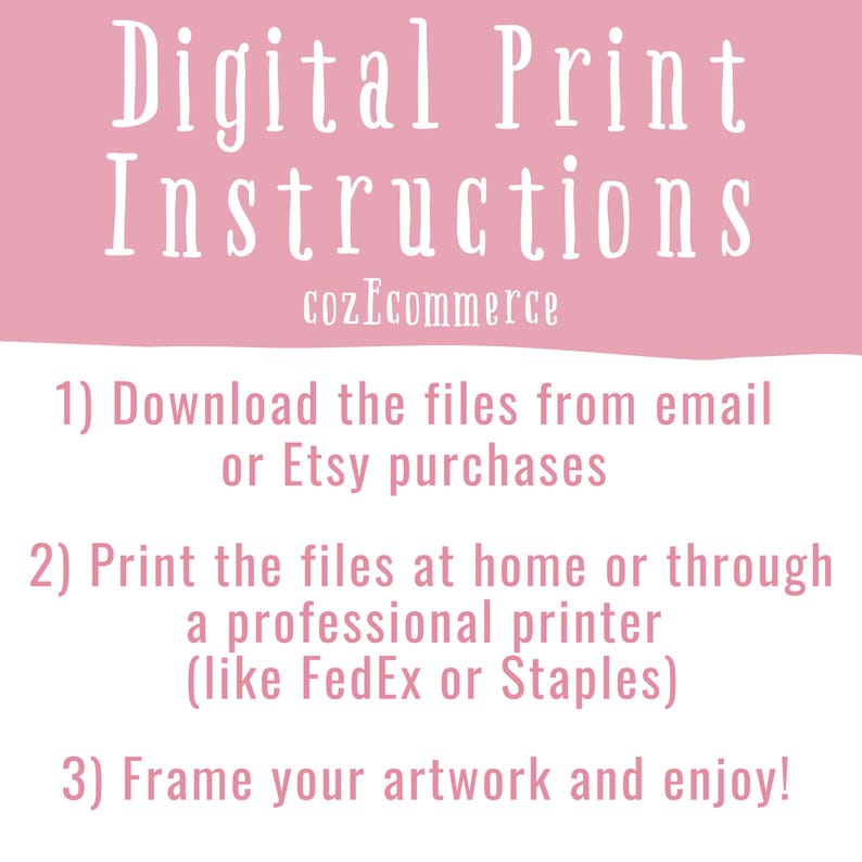 Puede incluir: Fondo rosa con texto blanco que describe las instrucciones para imprimir archivos digitales. El texto dice: "Digital Print Instructions cozEcommerce 1) Descarga los archivos desde tu correo electr&oacute;nico o tus compras de Etsy 2) Imprime los archivos en casa o a trav&eacute;s de una impresora profesional (como FedEx o Staples) 3) Enmarca tu obra de arte y &iexcl;disfr&uacute;tala!"