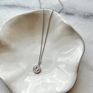 Delicata collana in argento con trifoglio: ciondolo a forma di quadrifoglio fatto a mano per fortuna e orgoglio irlandese