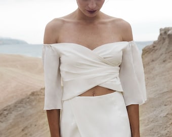 Haut de mariage en satin avec encolure et manches Carmen, haut de mariée bohème moderne à épaules dénudées, robe de mariée 2 pièces, mariage à la plage - Senna Top