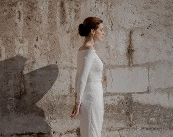 Schulterfreies Brautkleid aus Spitze, Figurbetontes Midi Hochzeitskleid mit langen Ärmeln - Adair Kleid