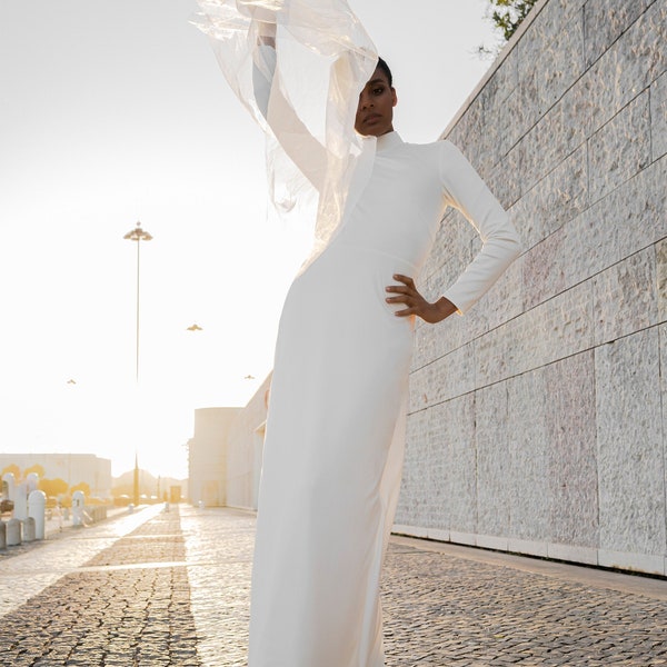 Schlichtes Brautkleid aus Seide mit langen Ärmeln, Rückenfreies, figurbetontes Hochzeitskleid für Winterhochzeit - Valeria Kleid