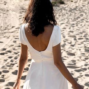 Hochzeitstop aus Satin mit Ärmel, Schlichtes Braut Oberteil mit tiefen Rückenausschnitt, Zweiteiliges romantisches Brautkleid - Calla Top