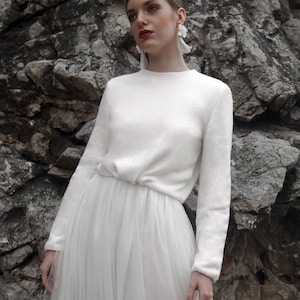 Hochzeit Pullover aus Wolle, Braut Oberteil aus Strick für Winterhochzeiten, Schlichtes Brautkleid zweiteilig mit langen Ärmeln Poppy Top Bild 2