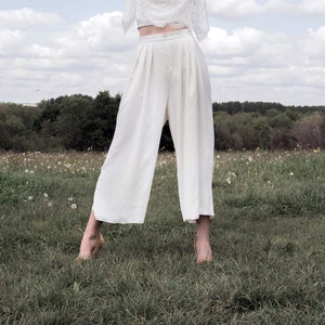 Pantalon Marlene en satin, tenue de mariée moderne et simple, robe de mariée minimaliste deux pièces, bureau d'enregistrement Pantalon Dara 7/8