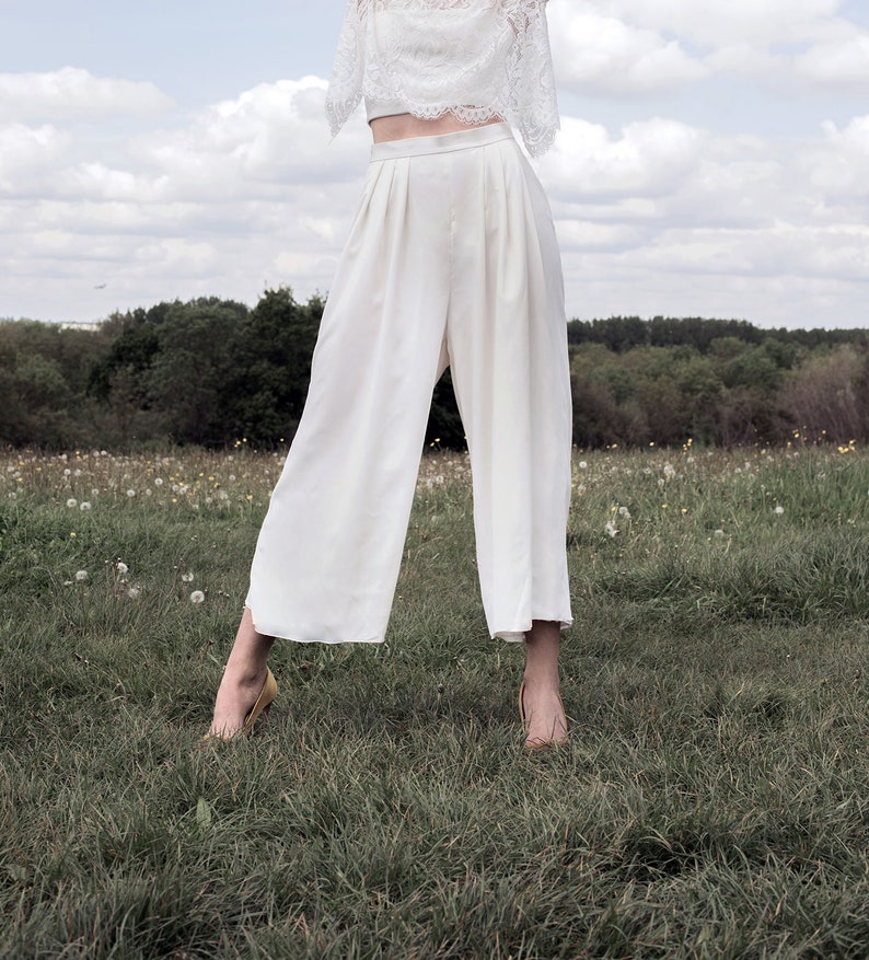 Pantalon Marlene en satin, tenue de mariée moderne et simple, robe de mariée minimaliste deux pièces, bureau d'enregistrement Pantalon Dara 7/8