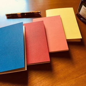 Set aus vier 120 Seiten geheftetem A6 Tomoe River Notizbuch