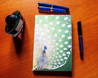 Tomoe River Notizbuch, Kozo-Maulbeere „Pfau“ – A5, 300 Seiten, Taschenbuch