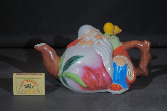 Teapot. Hand painted Chinese porcelain.