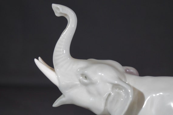 White and grey elephant ceramic
