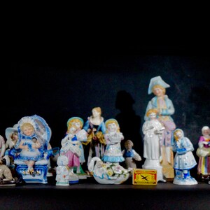18 Statuettes Deutschland Österreich Antik Vintage