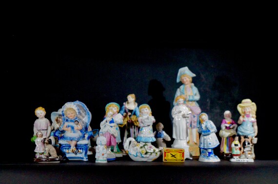 18 statuettes Germany Austria Antique Vintage