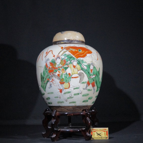 Japanese vase. Hand painted Japanese Satsuma porcelain.
