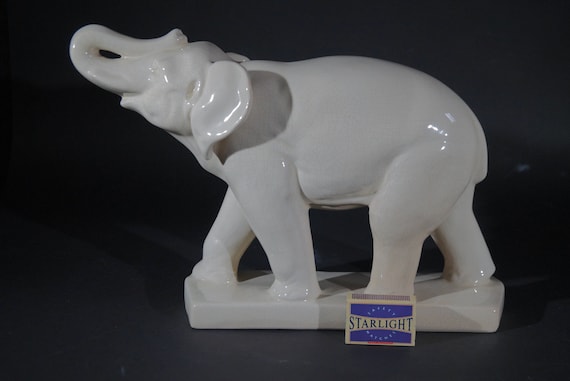 Elephant. White crackle ceramic. Art Deco.