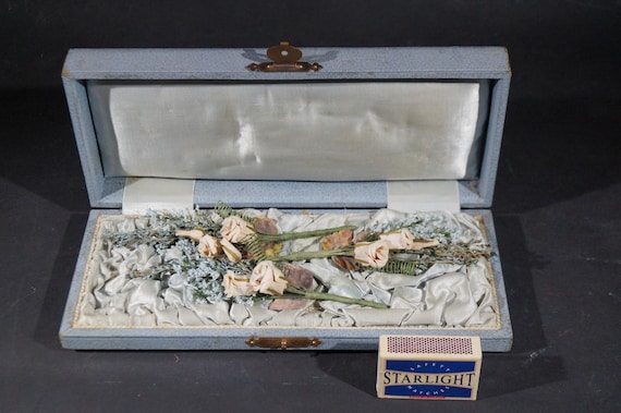 Romantic box with three corsages