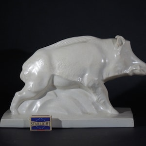 Wildschwein. Weiße Crackle-Keramik. Art Deco.