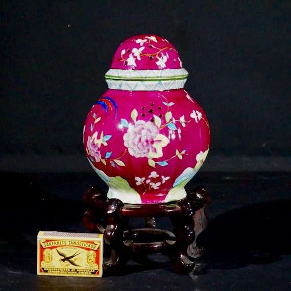 perfume burner - Porcelain - Japan - 20th century