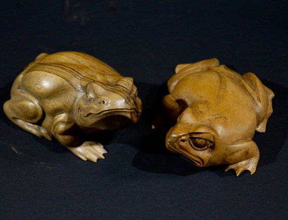 Two toads wood carving handmade Collectable