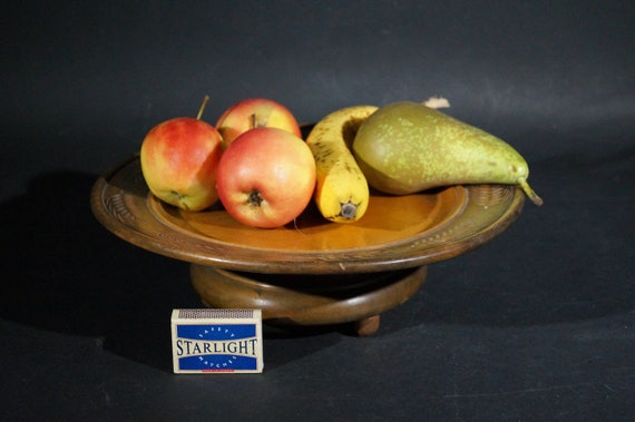 Wooden fruitbowl with music box