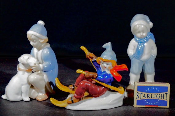 Wintertime statuettes sett