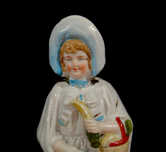 Lady nodding figurine. Staffordshire. Ceramic, Collectable, hand painted