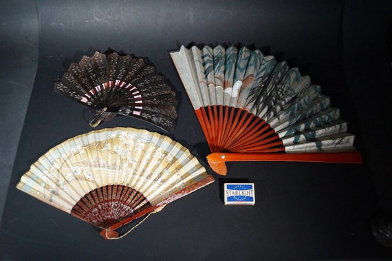 Three romantic fans