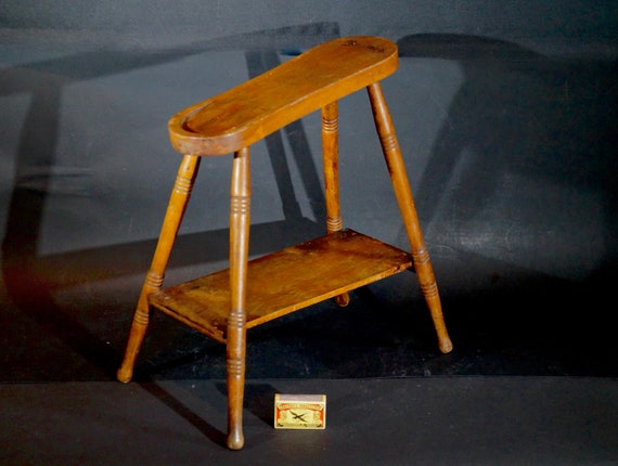 Shoe stand for shoe shop in vintage style