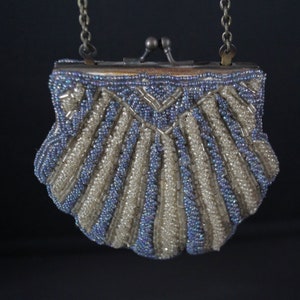Una piccola borsa da donna a forma di conchiglia Lisbeth Dahl
