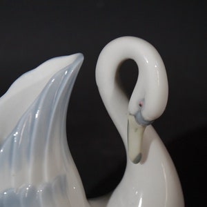 Old Swan statuette from Spain. Ceramic, Collectable, hand painted,