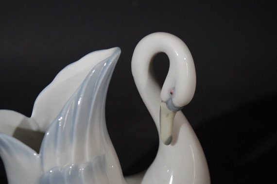 Old Swan statuette from Spain. Ceramic, Collectable, hand painted,