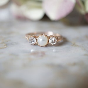 Gold ring with diamonds and pearl, gold ring with diamonds and fine pearls, ancient ring pearls