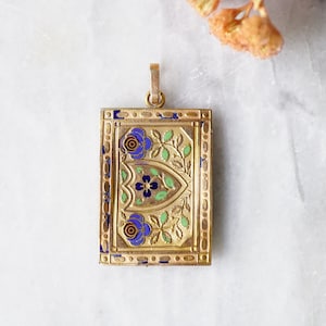 Enamel clasp pendant on regional gold France - Rectangular gold pendant with flower motifs