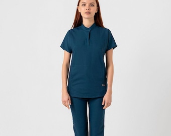 Conjunto médico verde petróleo para mujer - Camiseta cómoda de cuello alto y pantalón acampanado - Uniforme médico ligero y transpirable - NEWLIN-0001-14