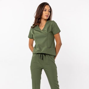 Ensemble de gommage confortable vert au henné, uniforme d&#39;infirmière, ensemble de gommage élastique pour médecin-dentiste RN MSN DPT, uniforme médical mince Arnp Np, B10201VC