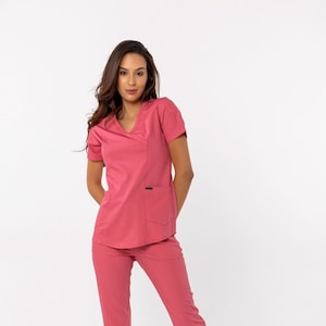 Ensemble de gommage confortable de couleur rose, uniforme d&#39;infirmière, ensemble de gommage élastique pour médecin-dentiste RN MSN DPT, uniforme médical mince Arnp Np, B10212VC