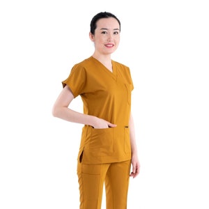 Soft Mustard Color Nurse Scrub Set, Nurse Uniform, Custom Scrub, Nurse Uniform Dress, Medical Scrub For Woman, Light Scrub Set, BT1015LV