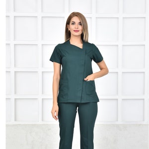 Embroidered Women&#39;s Emerald Green Medical Scrub Set with Personalization, Elastic Waist Bottom Set, Nurse Dress, WHT1037