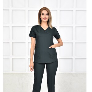 Embroidered Women&#39;s Hunter Green Medical Scrub Set with Personalization, Elastic Waist Bottom Set, Nurse Uniform, GRN1049