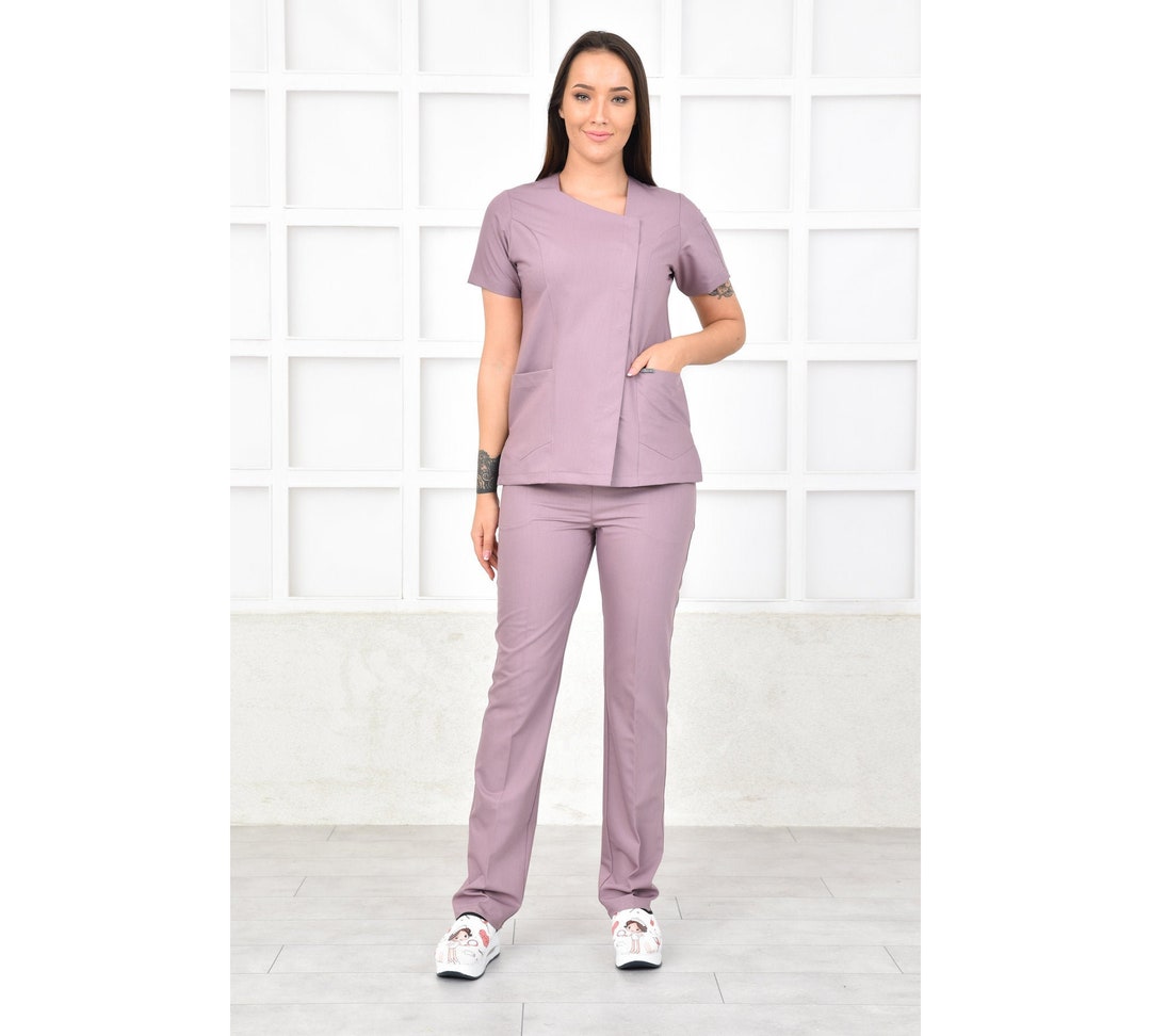 Conjunto médico bordado de lila para mujer, personalizable, con
